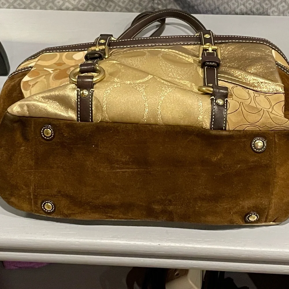 🤩 Coach Signature Gallery Logo Patchwork Shopper Tote so soft and roomy.🤩🎁 - Picture 5 of 10